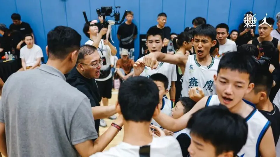 如何从篮球表演赛中学到实用的防守技巧_0